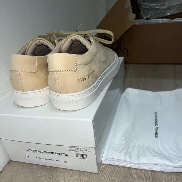 Brand new Common Projects Achilles low top size EU 39 in beige suede - Picture 2 of 3